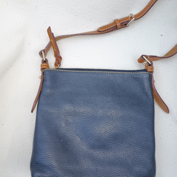 Dooney and Bourke Dillen letter carrier - Picture 7 of 10